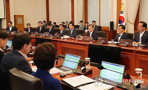 문재인 대통령, 첫 국무회의 주재