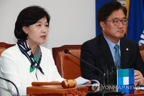 발언하는 추미애 대표