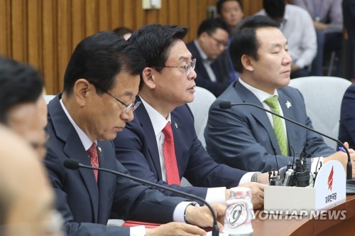 김상곤 후보자 표절 의혹 언급하는 정우택