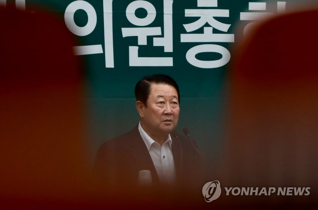 국민의당, 여당과 제1야당의 사이에서