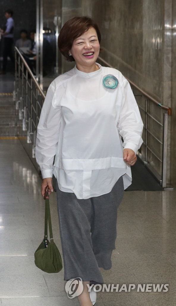 무죄확정 진선미 의원 '싱글벙글'