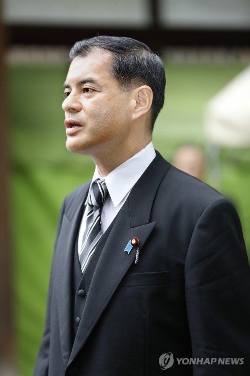 아베 총재특보, 야스쿠니에 공물료 대리 납부