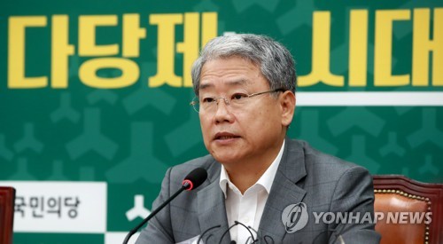 원내대책회의 발언하는 김동철