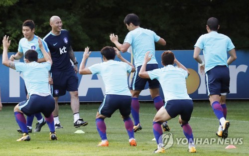 훈련하는 신태용호