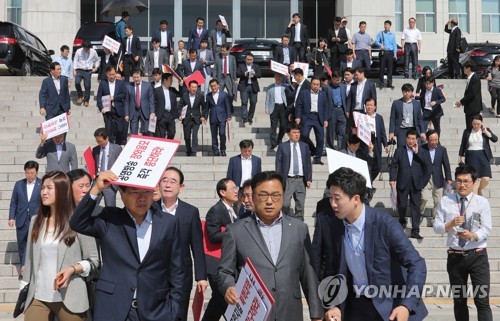 한국당 장외로...