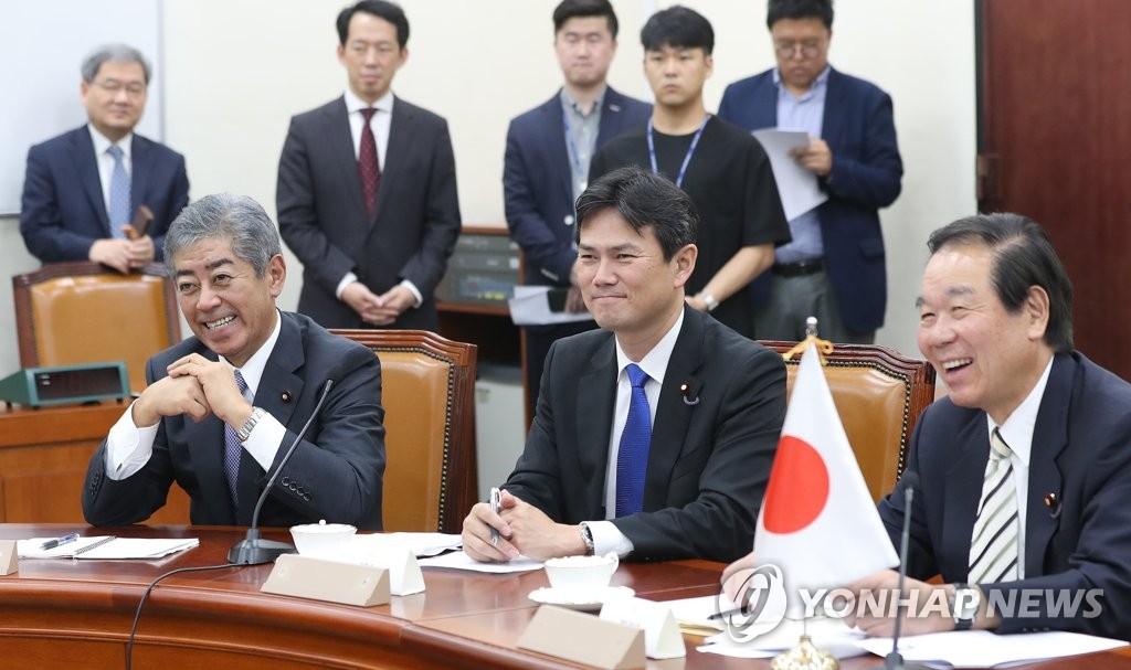 국회 찾은 일본 중의원 정보감시심사위원