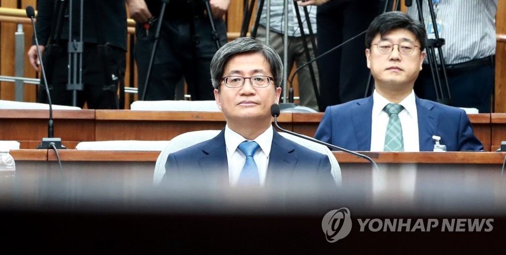 검증 무대 위에
