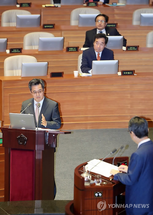 답변하는 김동연 경제부총리