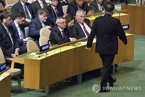 자성남 北유엔대사, 트럼프 연설 직전 자리 떠