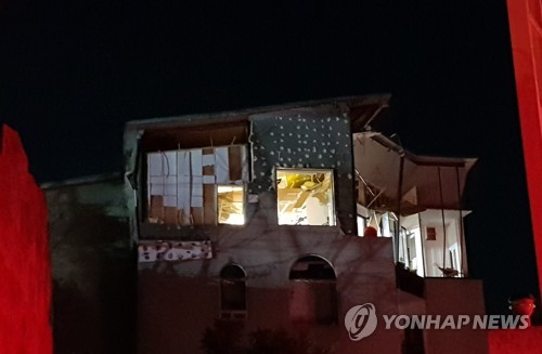 폭발 동반 공장 화재로 파손된 인근 교회 외벽