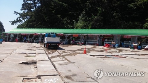 케이블카 개통으로 철거 위기 40년 해녀촌