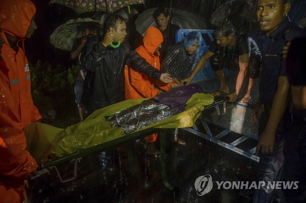로힝야 난민船, 방글라데시 연안서 전복…15명 사망