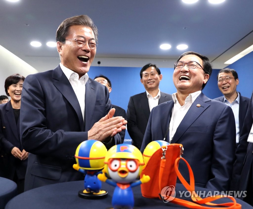 문 대통령, '뽀통령'과 함께