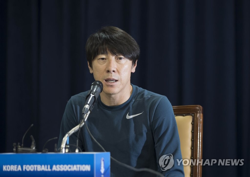 기자회견 하는 신태용 감독