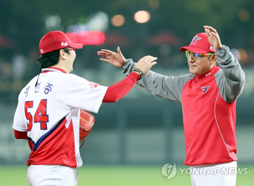 김기태 감독 '완봉 쇼' 축하