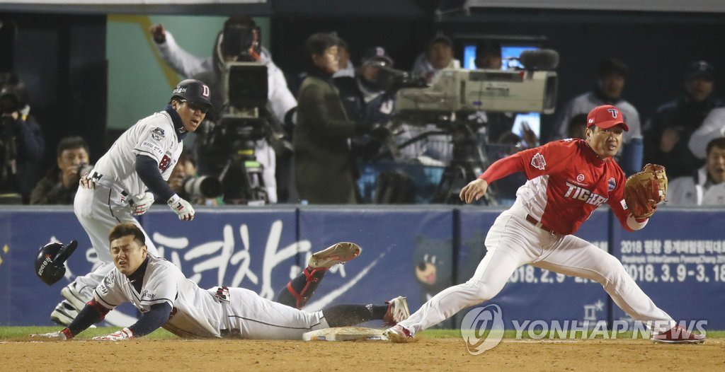 최주환 '아슬아슬 아웃'