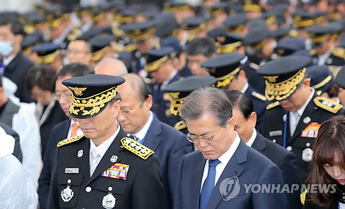 문 대통령, '순직 소방관들을 위해'