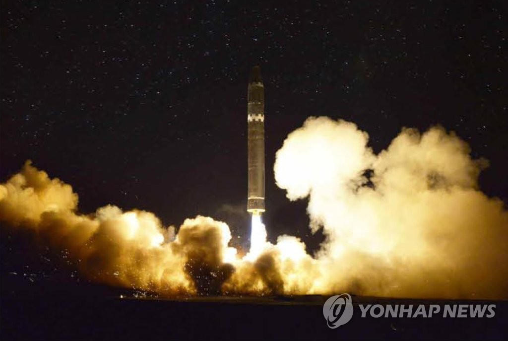 북한, 대륙간탄도미사일(ICBM) '화성-15' 발사모습 공개
