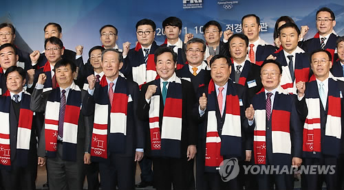 평창올림픽 후원기업과 기념촬영하는 이낙연 총리