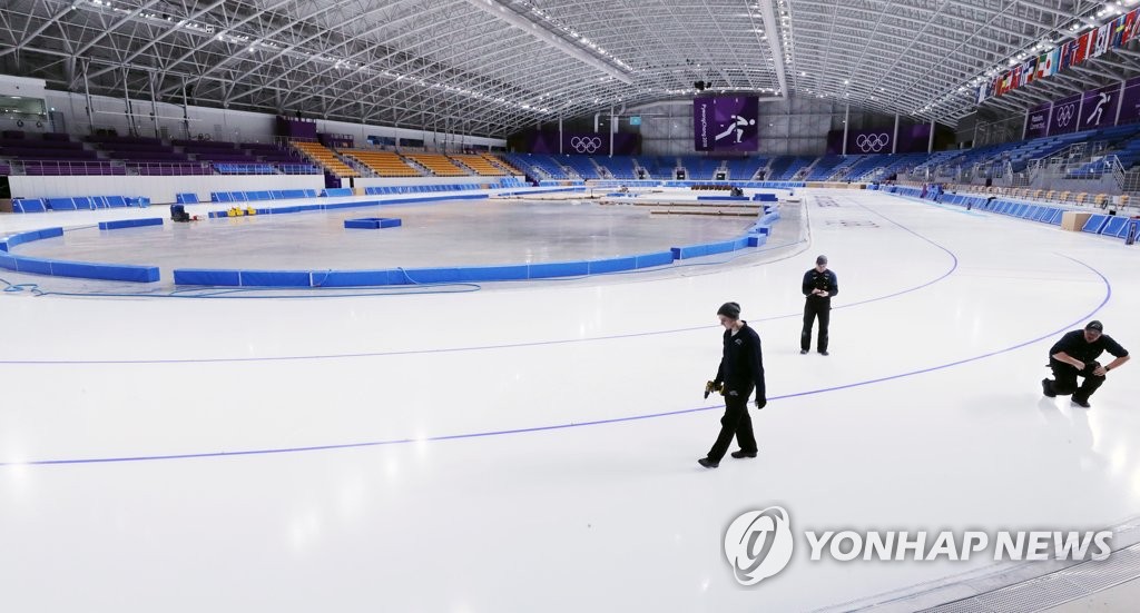 스피드 스케이팅 경기장은 마무리 작업 중