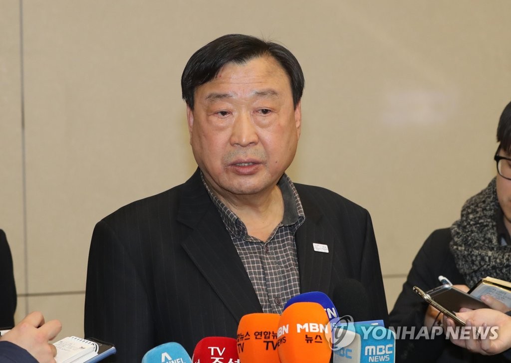 남북 단일팀 성과 얘기하는 이희범 조직위원장