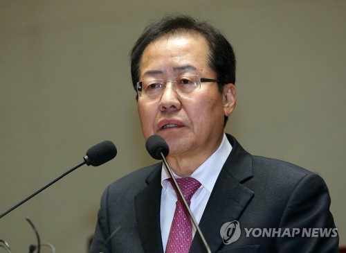 발언하는 홍준표 대표