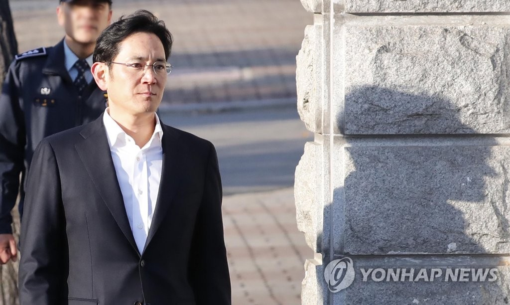 Samsung Electronics Vice Chairman Lee Jae-yong leaves the Seoul Detention Center on Feb. 5, 2018, in this file photo, after a Seoul appellate court suspended his sentence. (Yonhap)