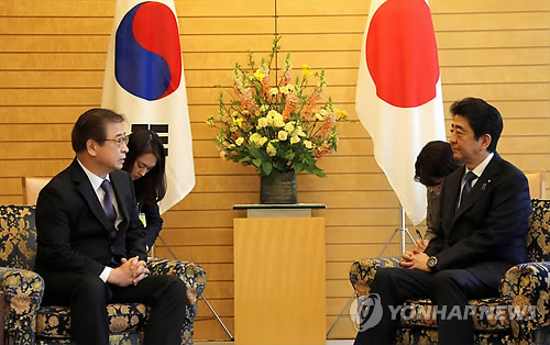 아베 만난 서훈 국정원장