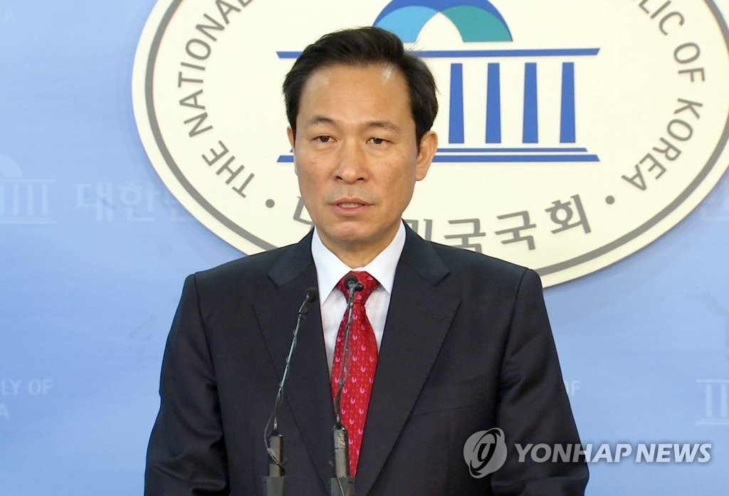 정책시리즈 발표하는 우상호