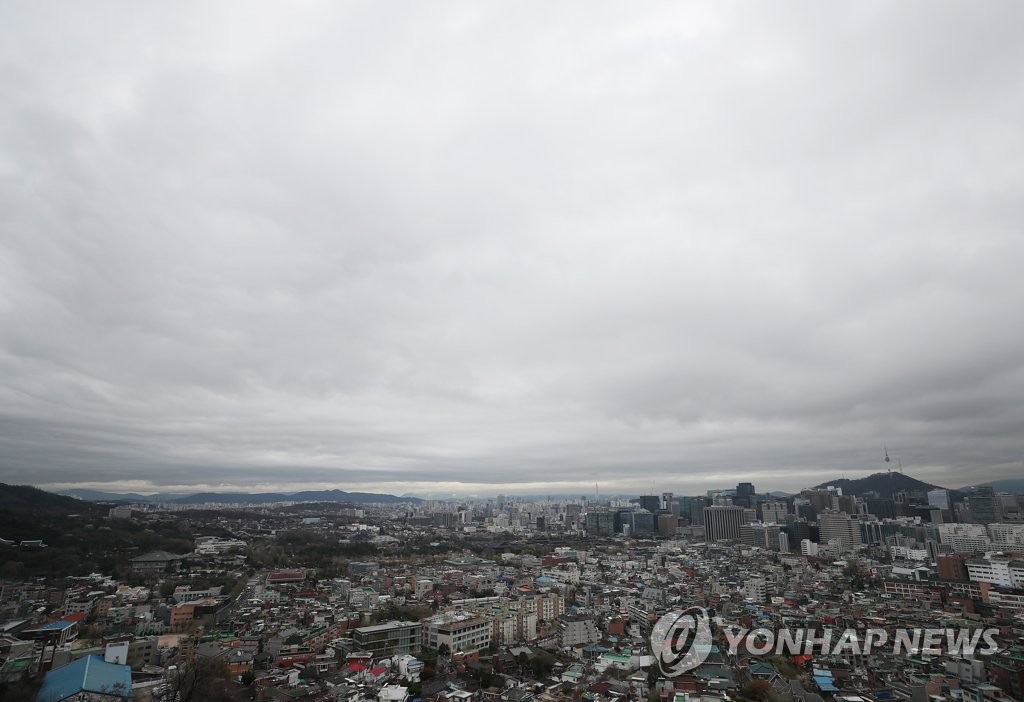 먹구름 낀 서울