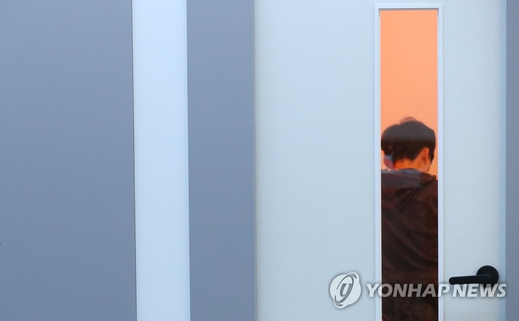 '좁디 좁은 취업문'
