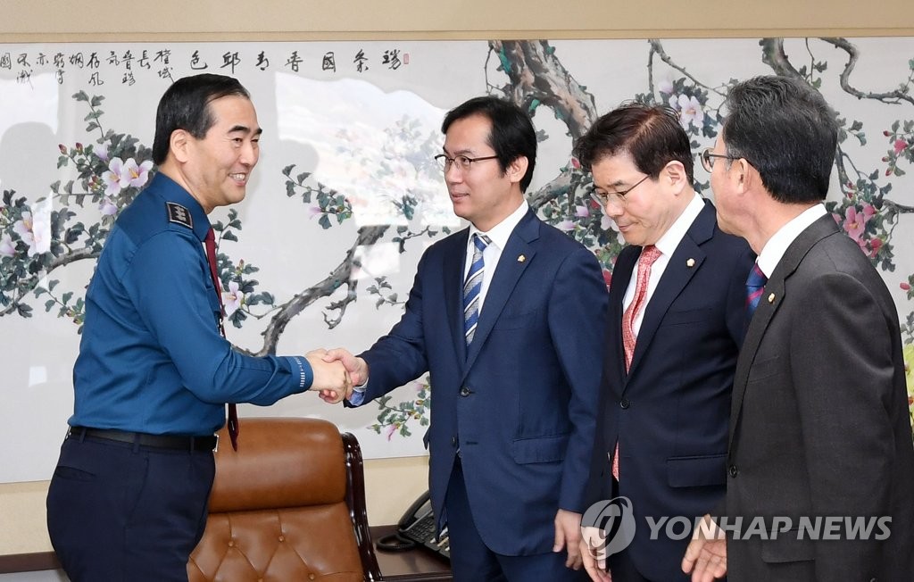 한국당 '댓글조작 조사단' 서울지방경찰청 방문