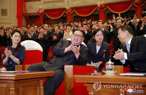 김정은 방중, 中예술단 방북…북중밀착 '가속'