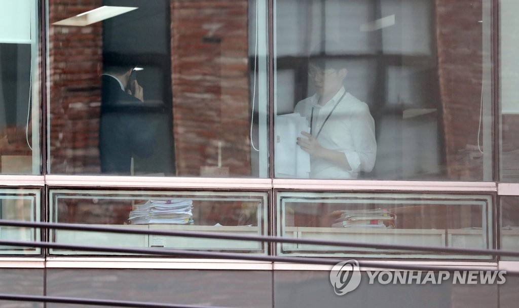경총 노사대책본부 압수수색하는 검찰