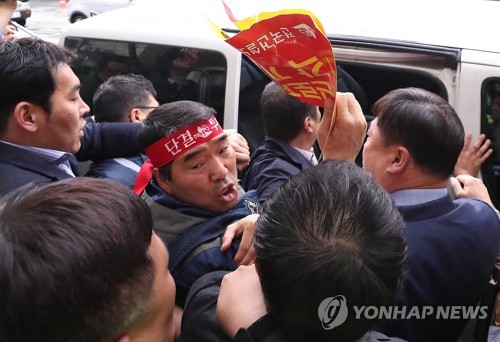 연행되는 건설노조 위원장