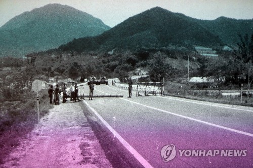 광주 외곽 통제하는 5·18 계엄군