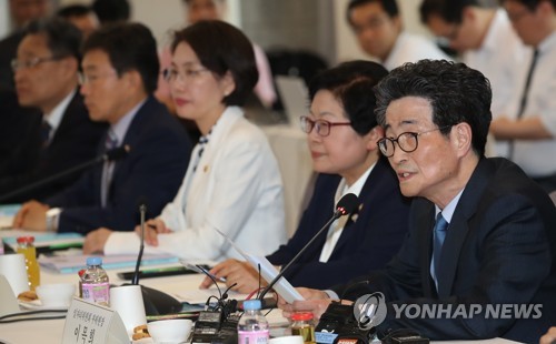 인사말하는 이목희 일자리위원회 부위원장