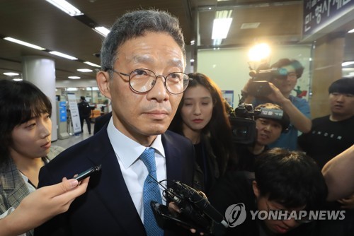 안태근 대답없이 법정으로