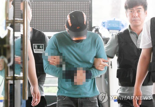 구속 심문 출석하는 보육교사 살인 피의자
