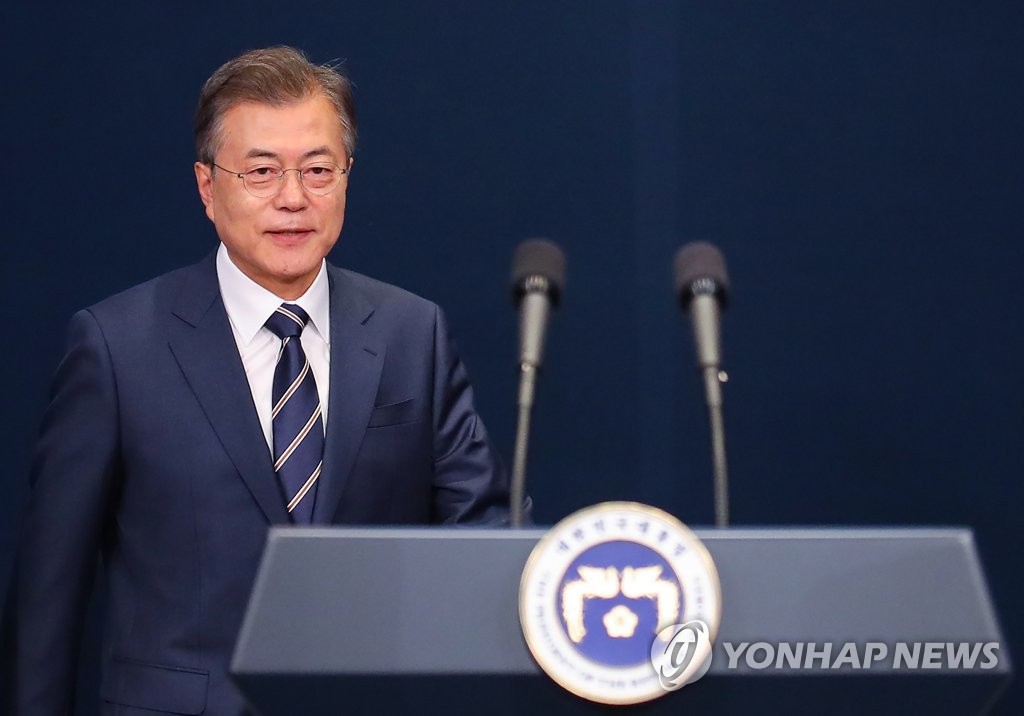 문 대통령, 다시 스포트 라이트 속으로