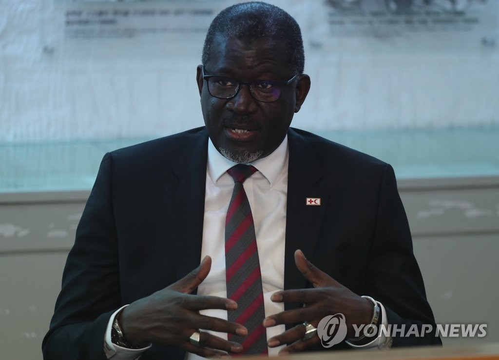 인터뷰하는 국제적십자사 사무총장