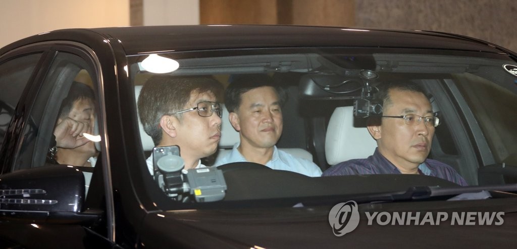 싱가포르, 김창선 빼고 수행원만 이동?