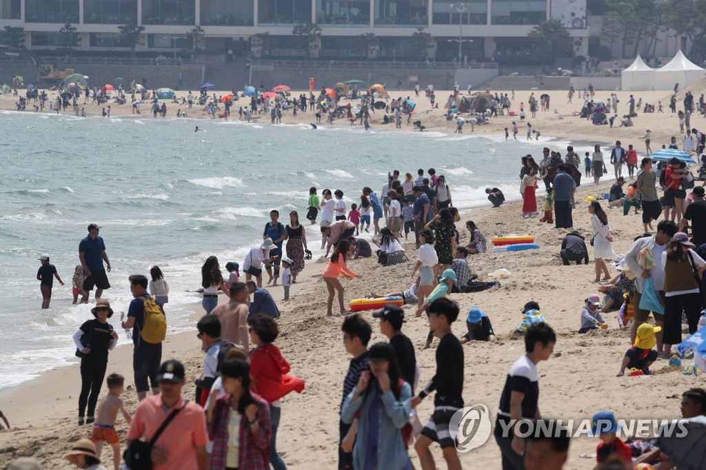 무더위에 바다로 '풍덩'