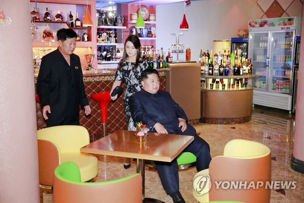 북한 김정은, 새로 건설된 대동강수산물식당 시찰