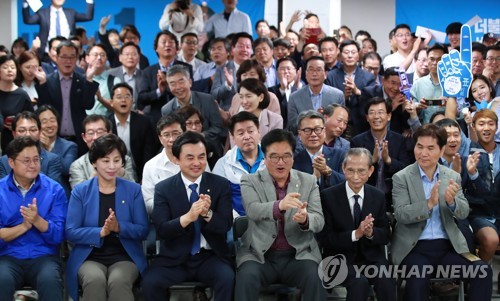 환호하는 박원순 캠프