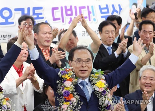 오거돈 '뒤집었다 부산'