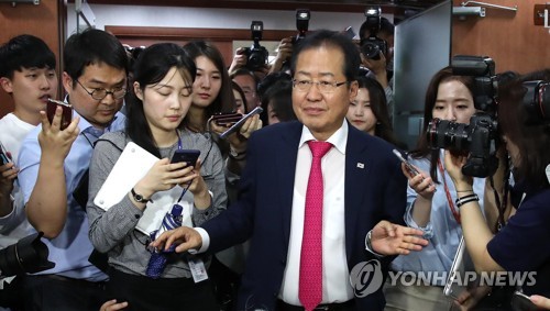 당사 떠나는 홍준표 대표