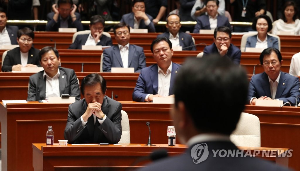 생각에 잠긴 김성태 비대위원장