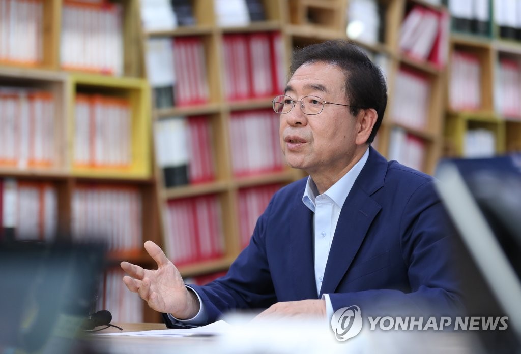 연합뉴스와 인터뷰하는 박원순 시장
