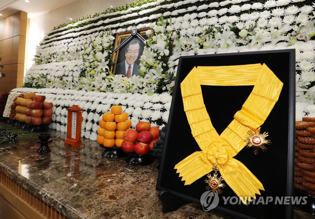 빈소에 놓여진 국민훈장 무궁화장